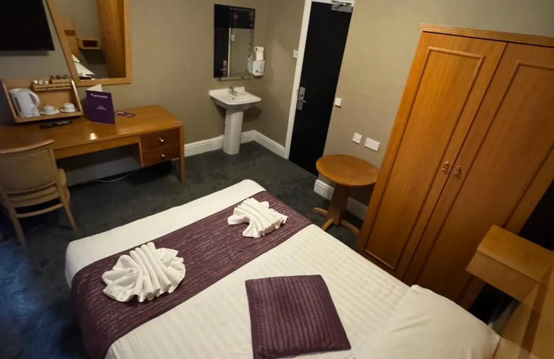 Newham Hotel-1